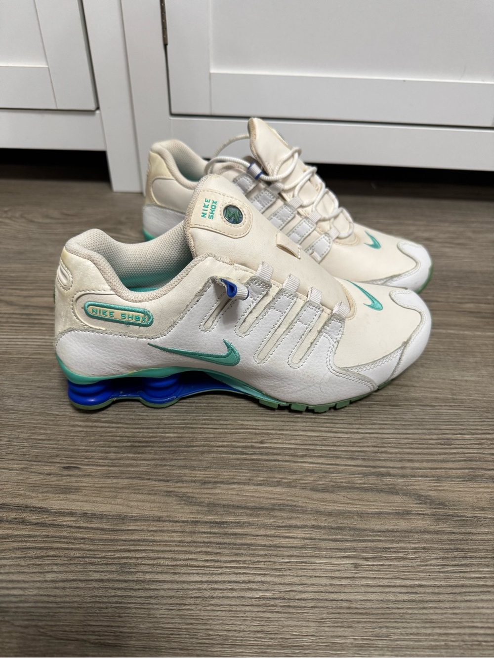 Nike Shox R4 Women’s Size 8 Casual Running Sneakers White Teal Blue